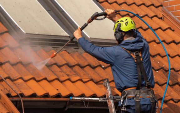 Roof Cleaning Service by SJ Contractor Services