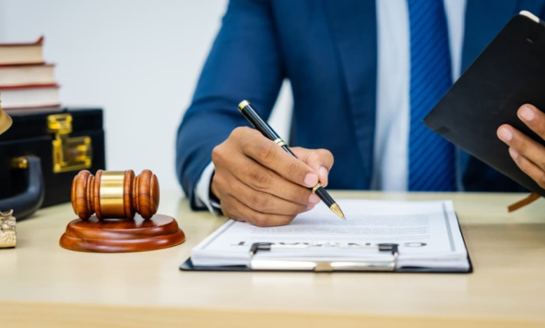 How a Compensation Lawyer Helps During a Claim Delay